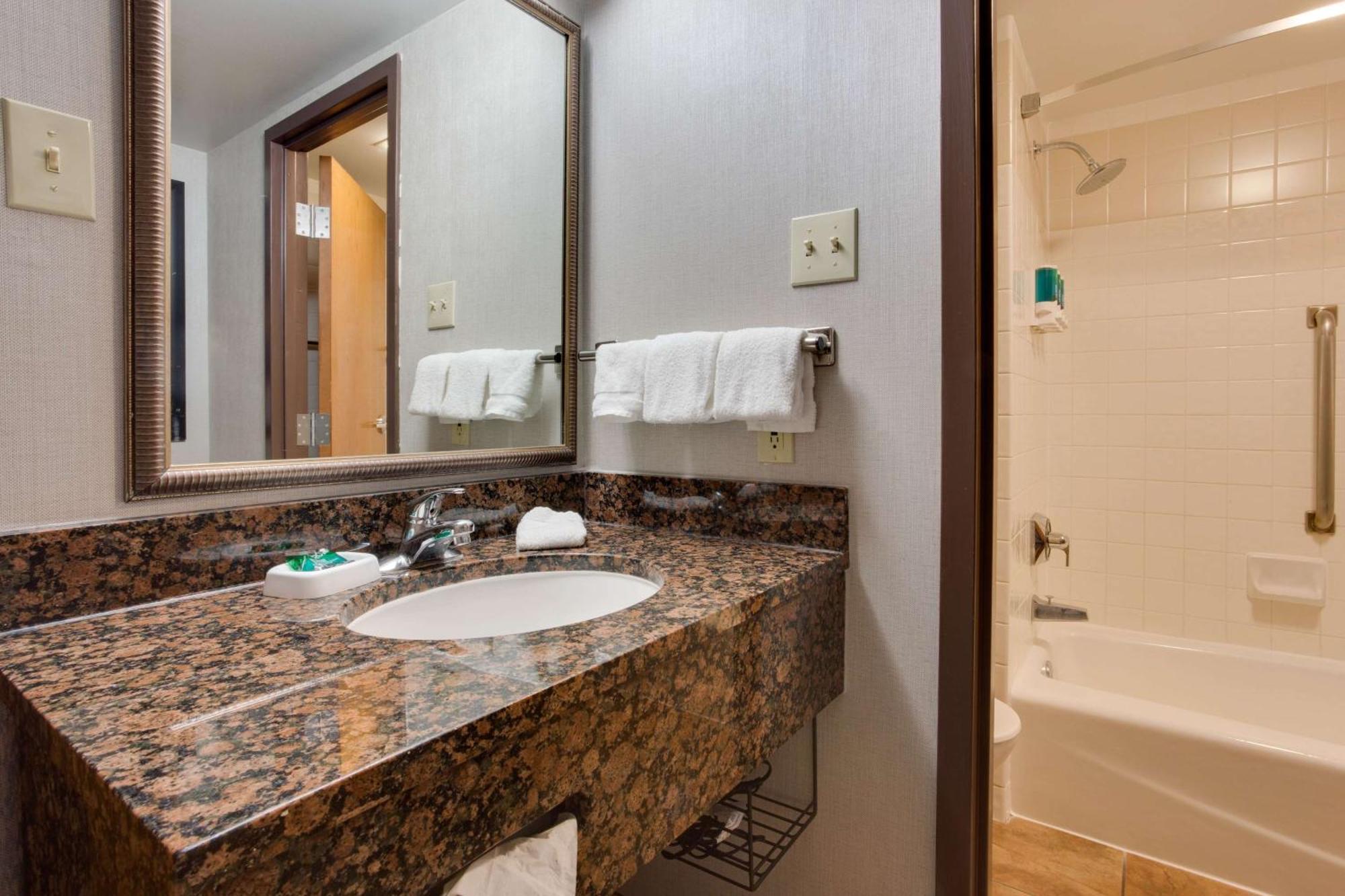 Drury Plaza Hotel San Antonio Airport Exterior foto